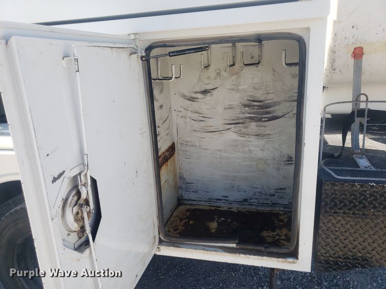 image for item DP7955 2009 Ford F550 Super Duty  SuperCab bucket truck