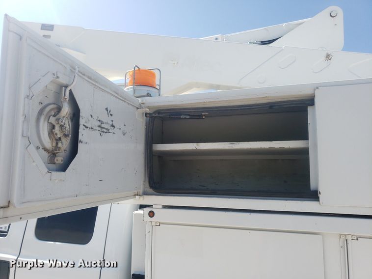 image for item DP7955 2009 Ford F550 Super Duty  SuperCab bucket truck