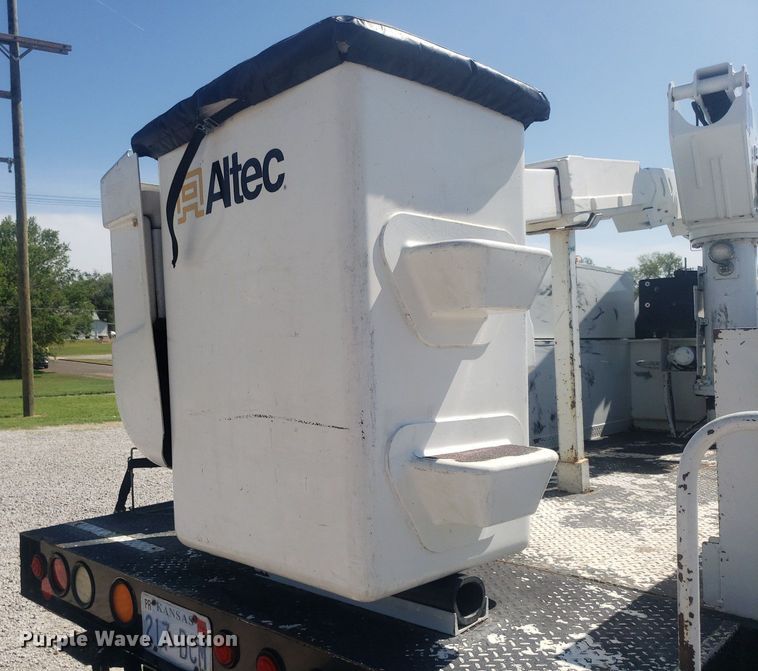 image for item DP7955 2009 Ford F550 Super Duty  SuperCab bucket truck