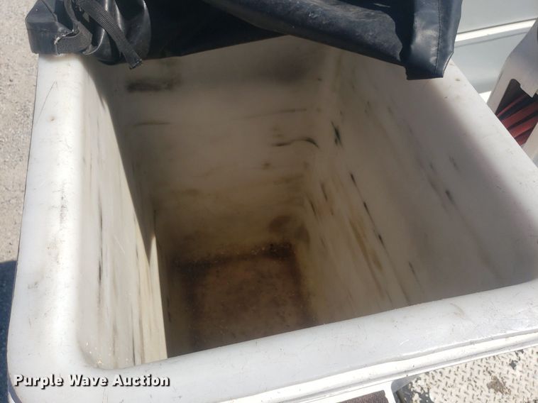 image for item DP7955 2009 Ford F550 Super Duty  SuperCab bucket truck