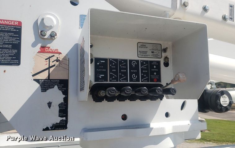 image for item DP7955 2009 Ford F550 Super Duty  SuperCab bucket truck