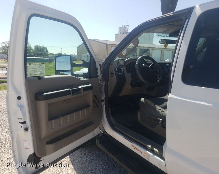 image for item DP7955 2009 Ford F550 Super Duty  SuperCab bucket truck