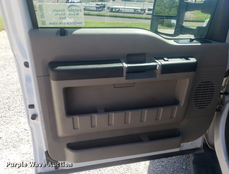 image for item DP7955 2009 Ford F550 Super Duty  SuperCab bucket truck