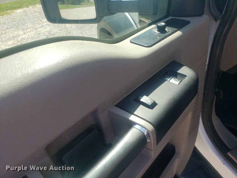 image for item DP7955 2009 Ford F550 Super Duty  SuperCab bucket truck