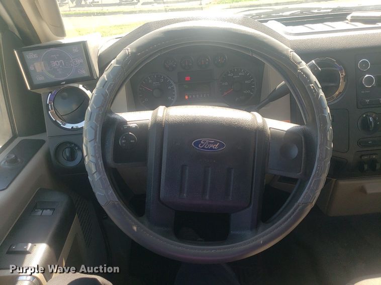 image for item DP7955 2009 Ford F550 Super Duty  SuperCab bucket truck