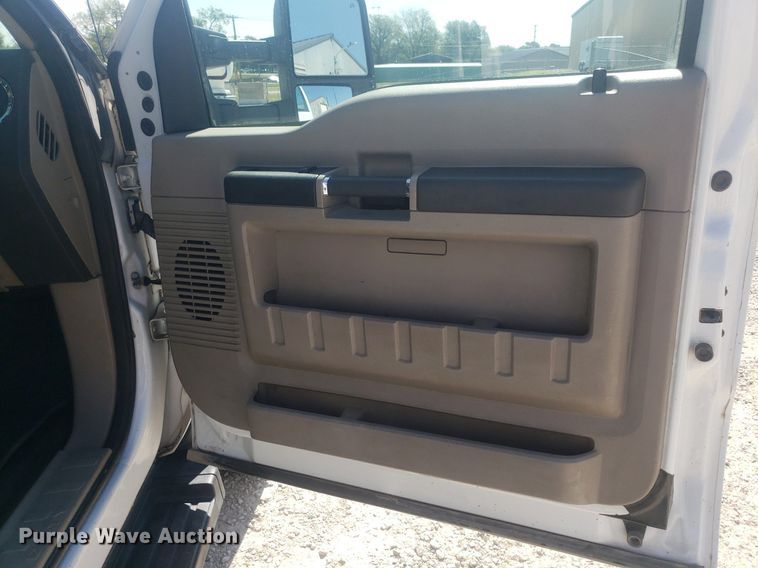 image for item DP7955 2009 Ford F550 Super Duty  SuperCab bucket truck