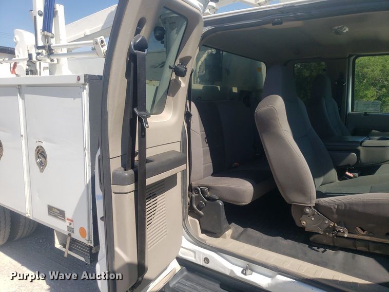 image for item DP7955 2009 Ford F550 Super Duty  SuperCab bucket truck