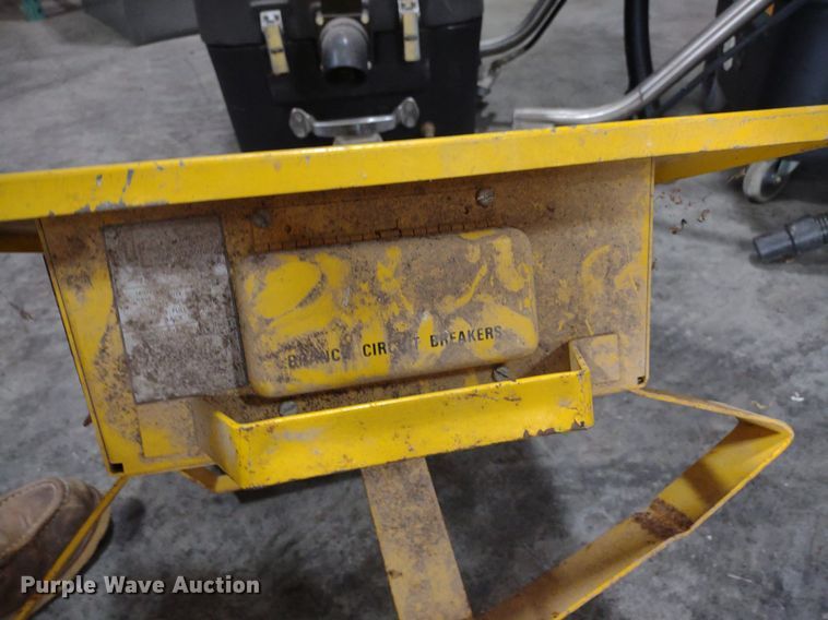 image for item DQ1741 Floor cleaning equipment