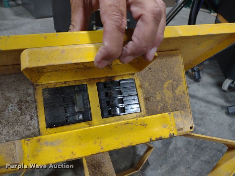 image for item DQ1741 Floor cleaning equipment