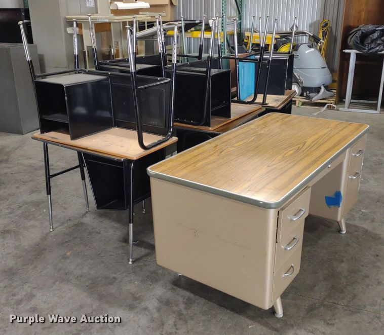 image for item DQ1743 (11) desks