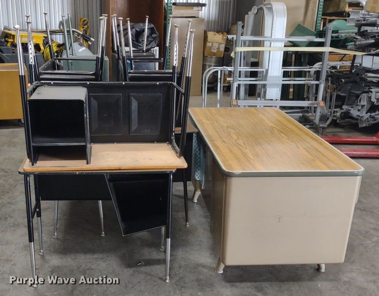 image for item DQ1743 (11) desks