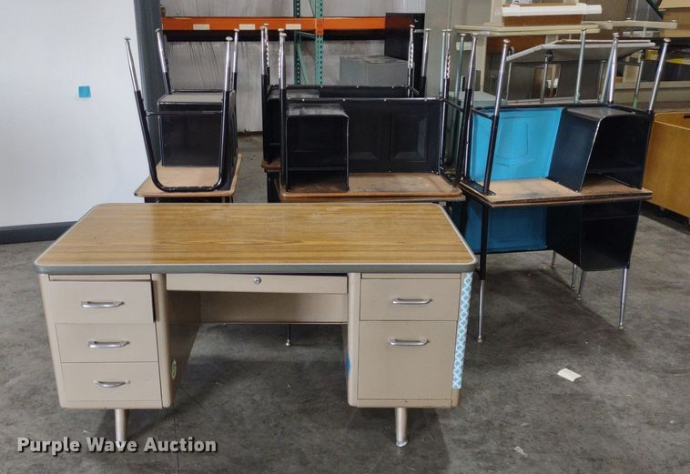 image for item DQ1743 (11) desks