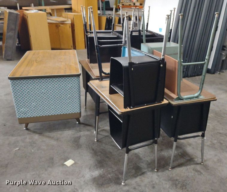 image for item DQ1743 (11) desks