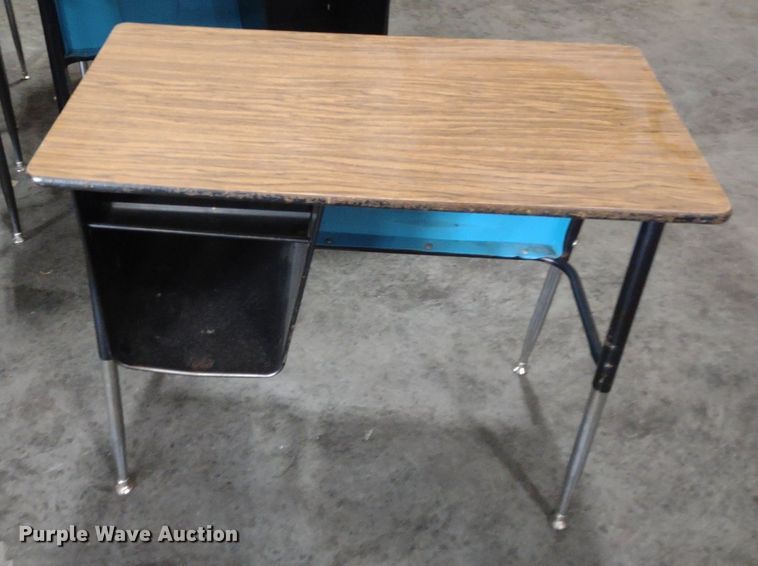 image for item DQ1743 (11) desks