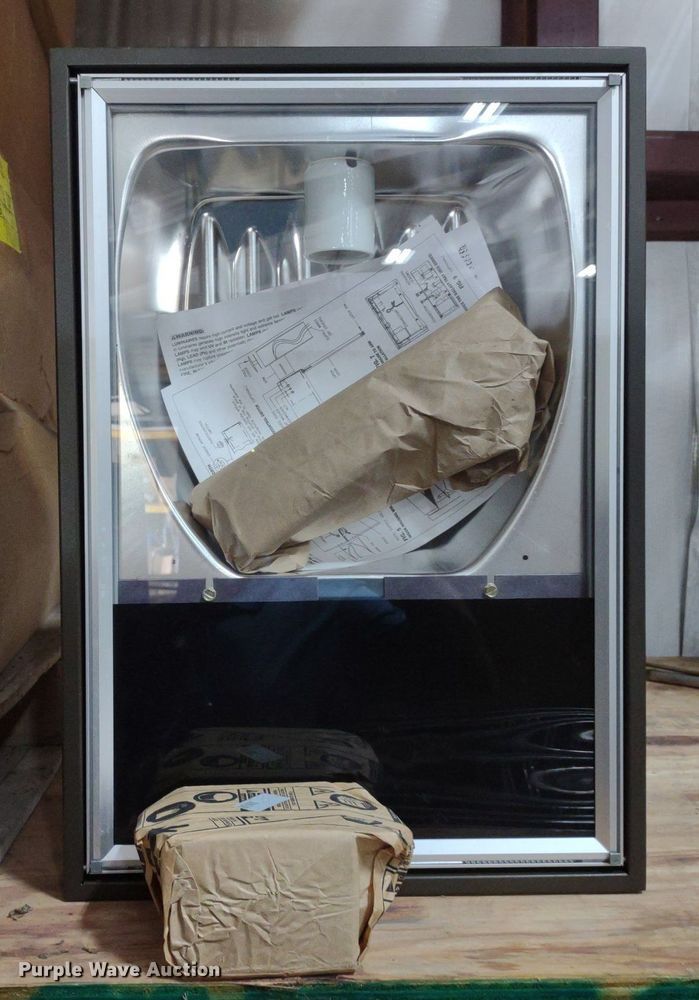 image for item DQ1745 (7) Spaulding Raven street lights