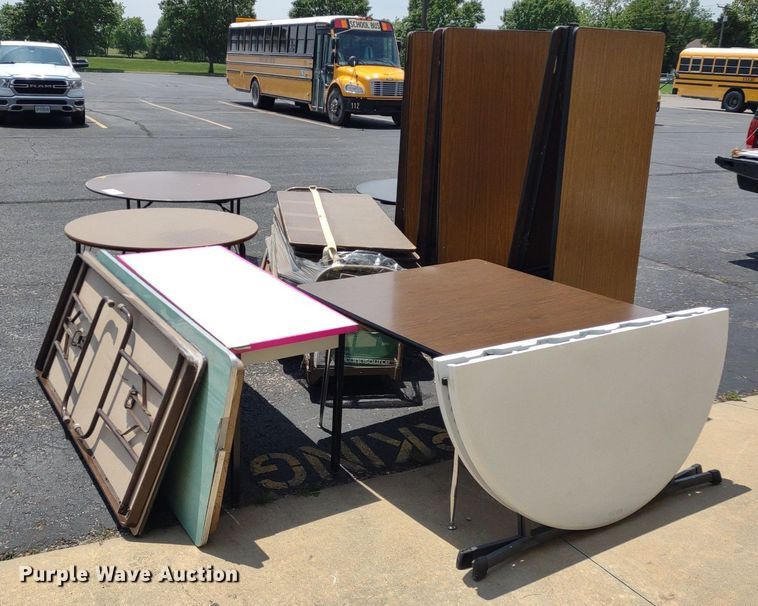 image for item DQ1749 Approximately 21 tables