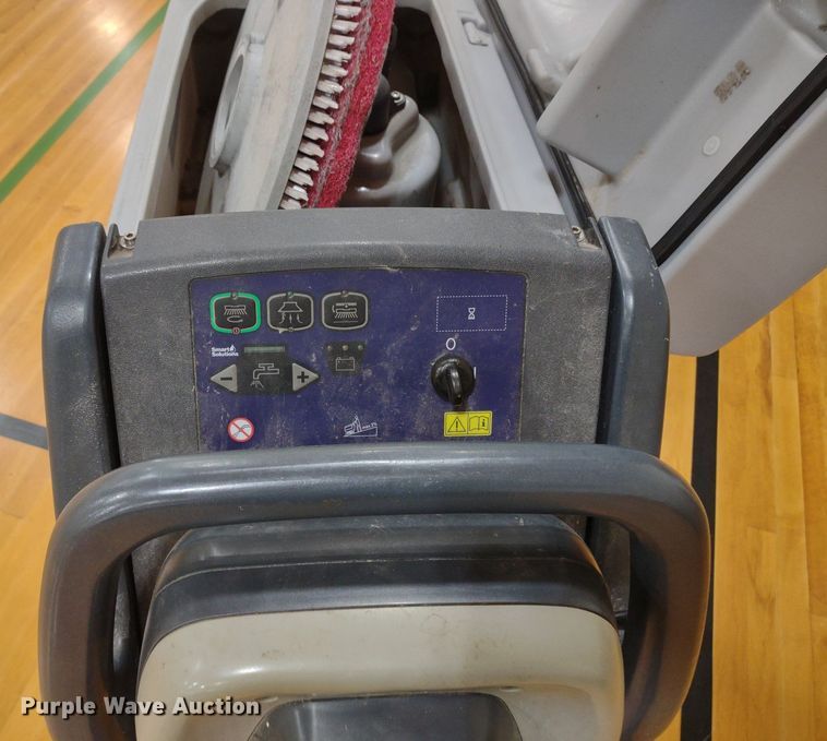 image for item DQ1751 Floor cleaning equipment