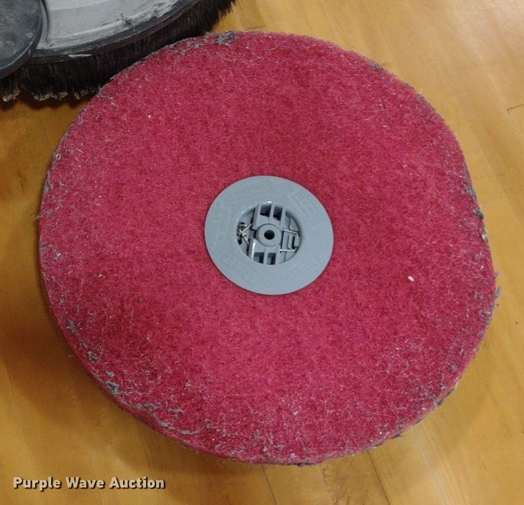 image for item DQ1751 Floor cleaning equipment