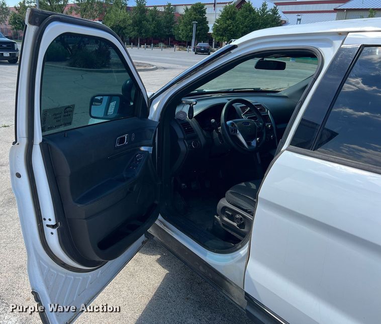 image for item DR5727 2013 Ford Explorer Police  SUV