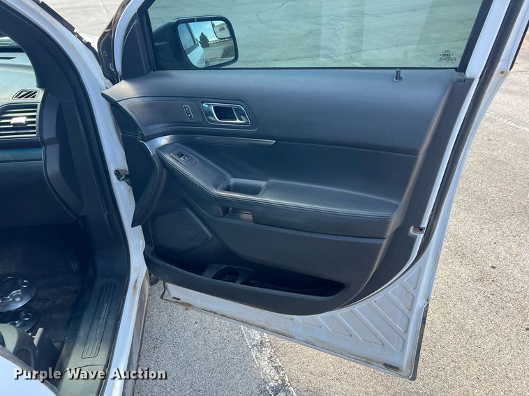 image for item DR5727 2013 Ford Explorer Police  SUV