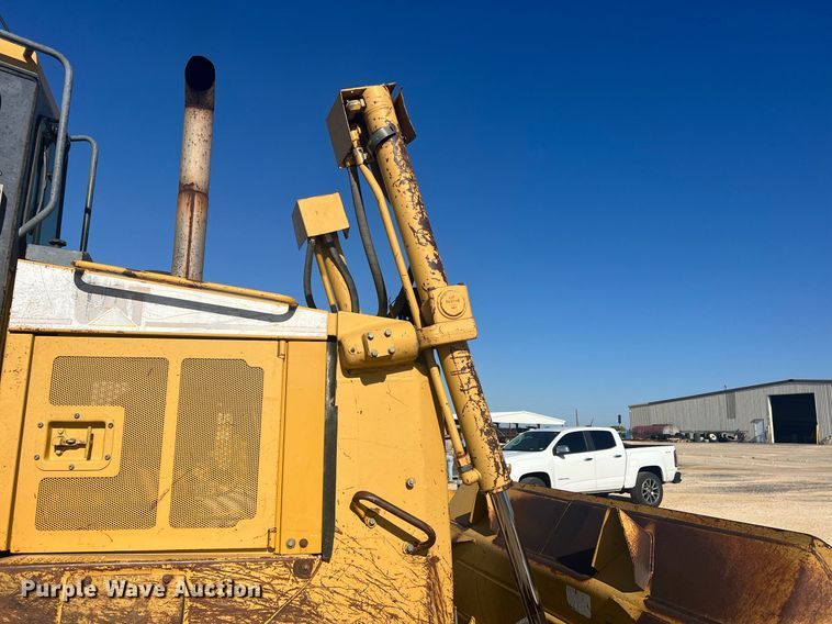 image for item DR5741 1998 Caterpillar D6R  dozer