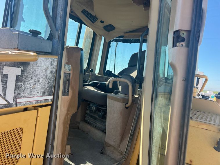 image for item DR5741 1998 Caterpillar D6R  dozer