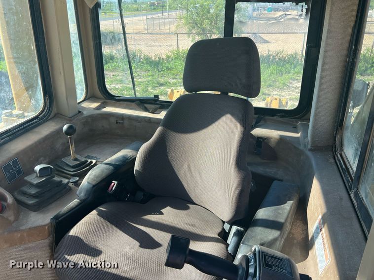 image for item DR5741 1998 Caterpillar D6R  dozer