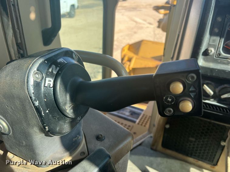 image for item DR5741 1998 Caterpillar D6R  dozer