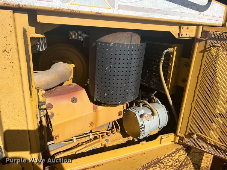 image for item DR5741 1998 Caterpillar D6R  dozer
