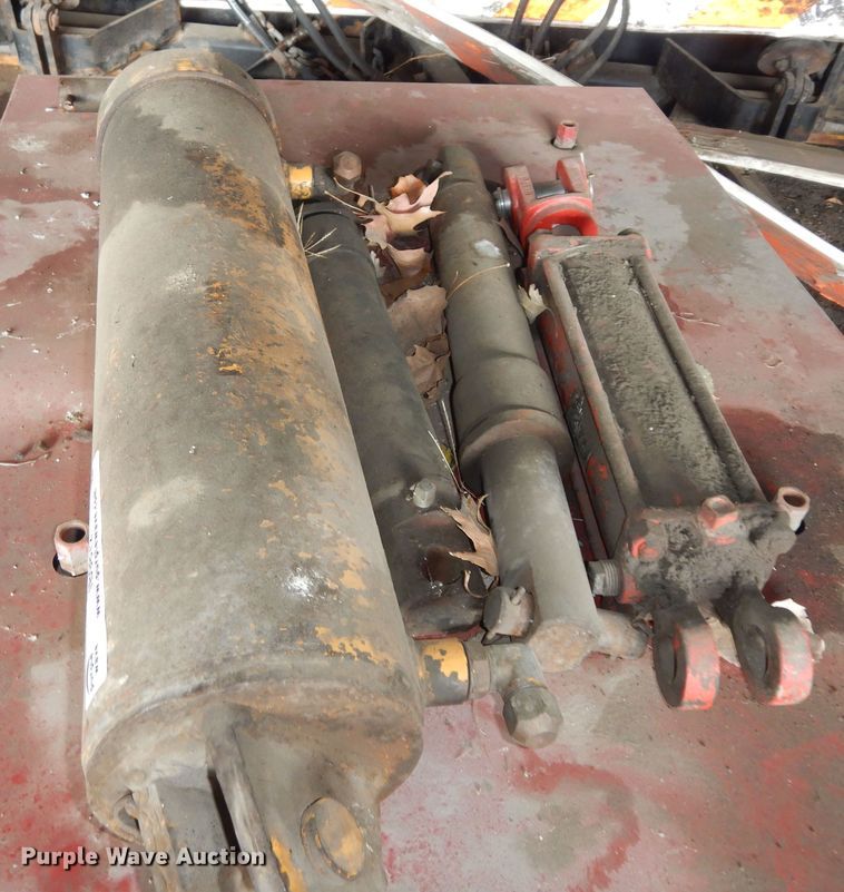 image for item IB9872 (4) hydraulic cylinders
