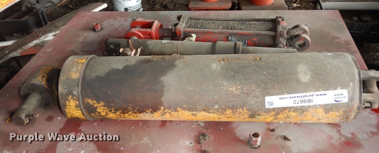 image for item IB9872 (4) hydraulic cylinders