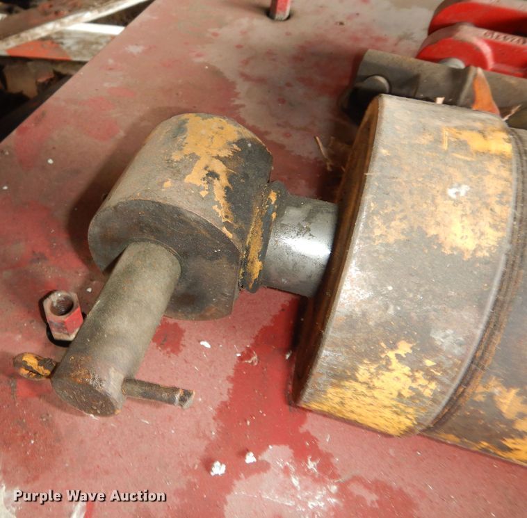 image for item IB9872 (4) hydraulic cylinders