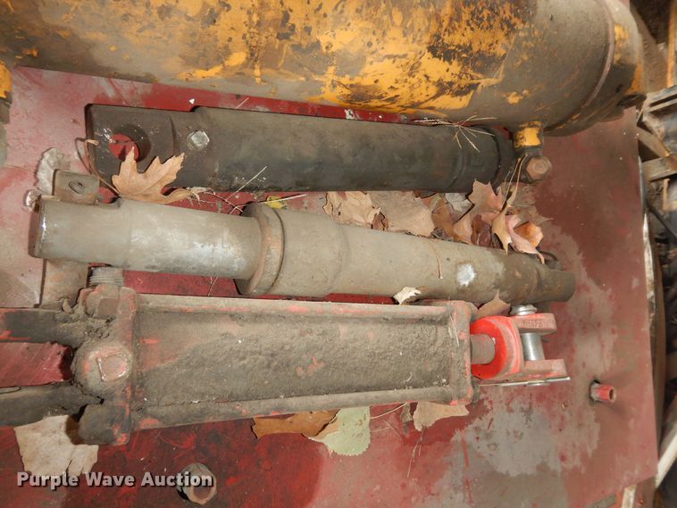 image for item IB9872 (4) hydraulic cylinders