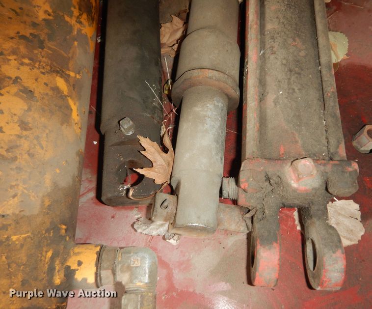 image for item IB9872 (4) hydraulic cylinders