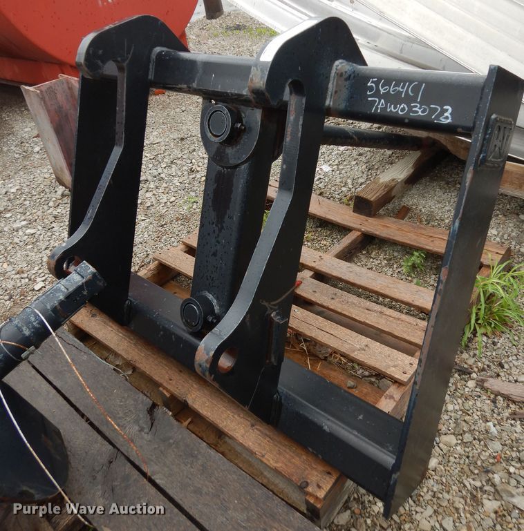 image for item IB9875 (2) bale spears