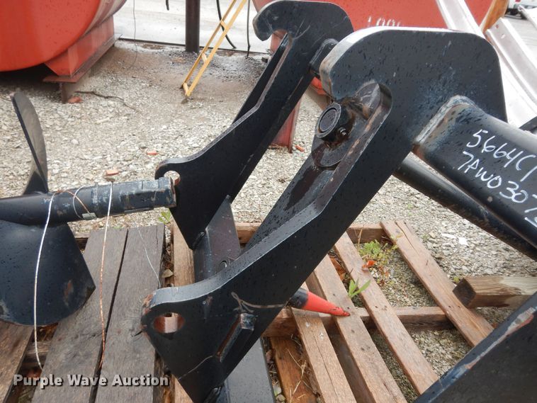 image for item IB9875 (2) bale spears