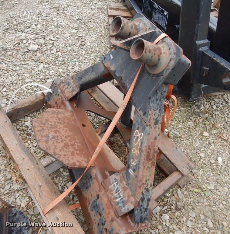 image for item IB9875 (2) bale spears