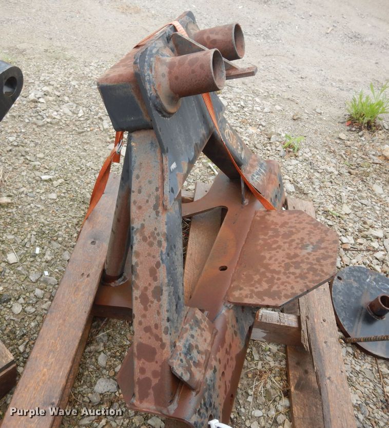 image for item IB9875 (2) bale spears