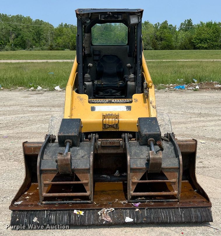 image for item II9018 2013 Caterpillar 236B3  skid steer loader