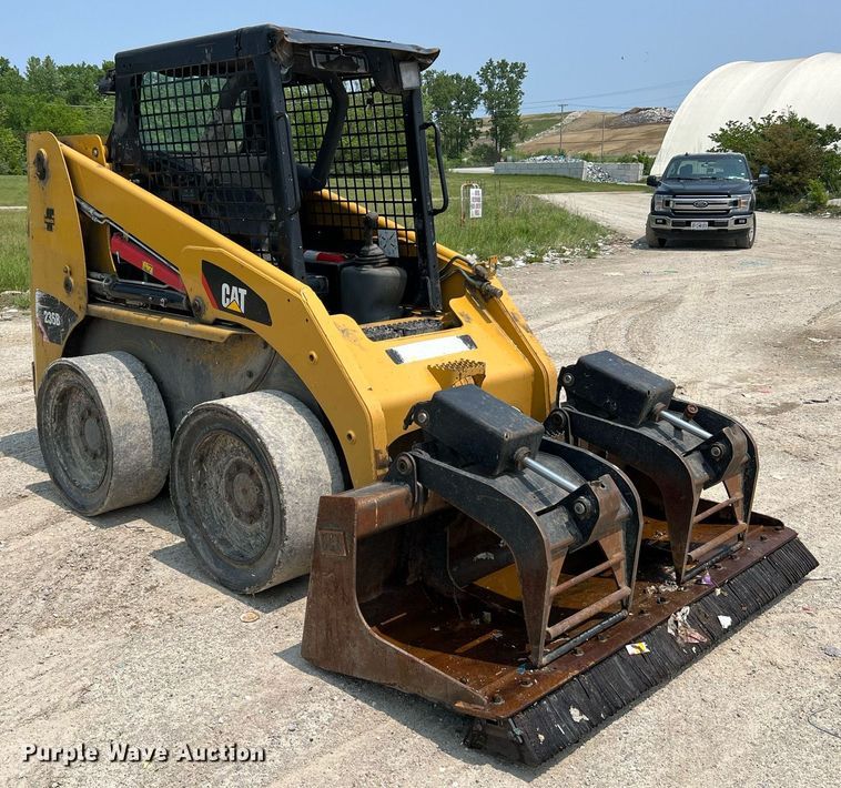 image for item II9018 2013 Caterpillar 236B3  skid steer loader