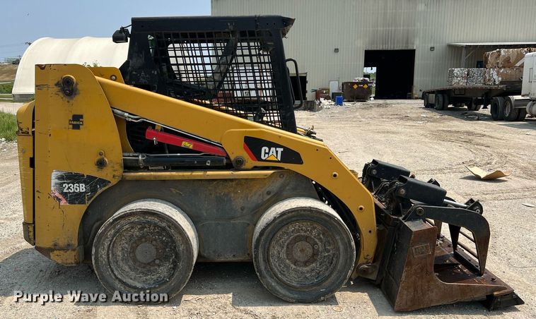 image for item II9018 2013 Caterpillar 236B3  skid steer loader