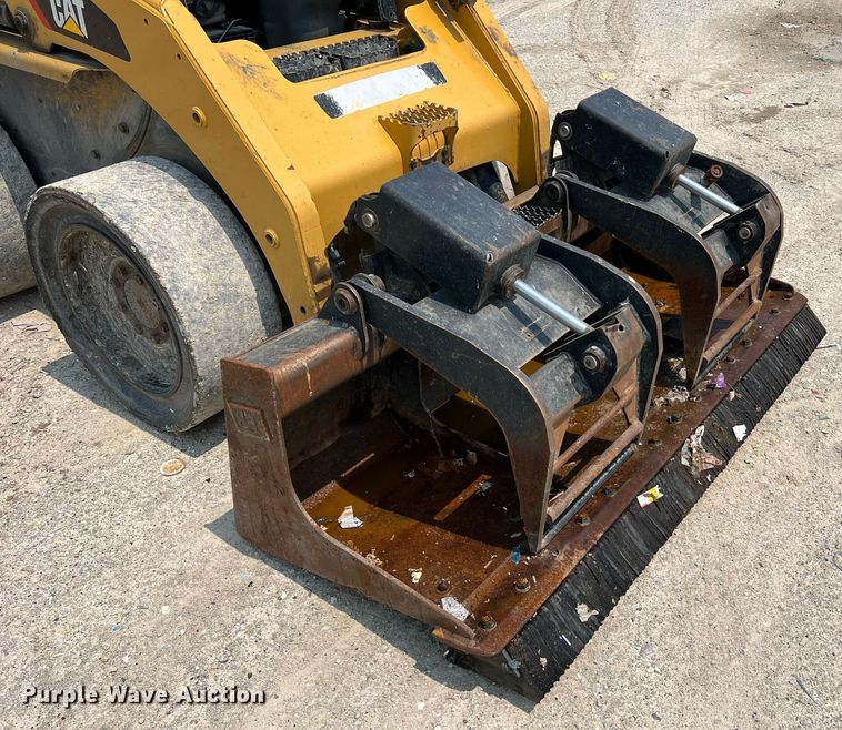 image for item II9018 2013 Caterpillar 236B3  skid steer loader