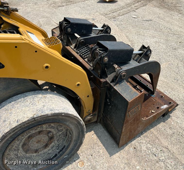 image for item II9018 2013 Caterpillar 236B3  skid steer loader