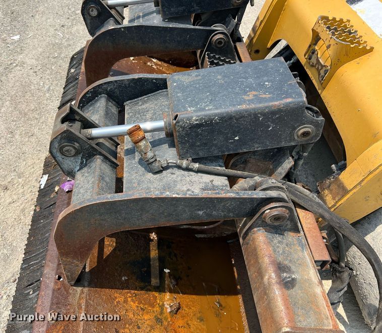 image for item II9018 2013 Caterpillar 236B3  skid steer loader