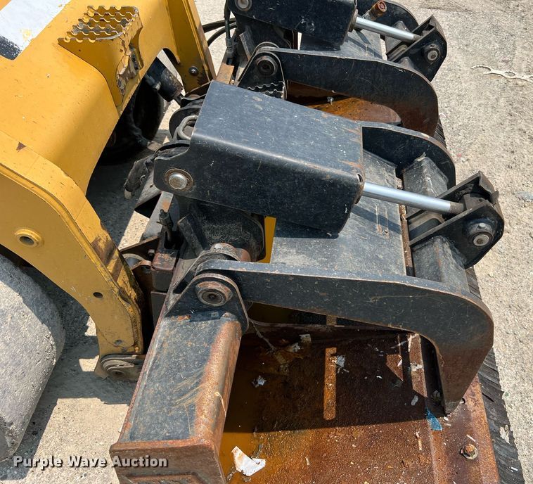 image for item II9018 2013 Caterpillar 236B3  skid steer loader