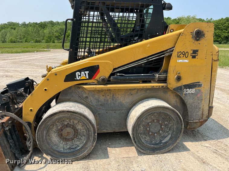 image for item II9018 2013 Caterpillar 236B3  skid steer loader