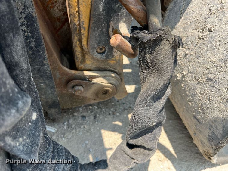 image for item II9018 2013 Caterpillar 236B3  skid steer loader