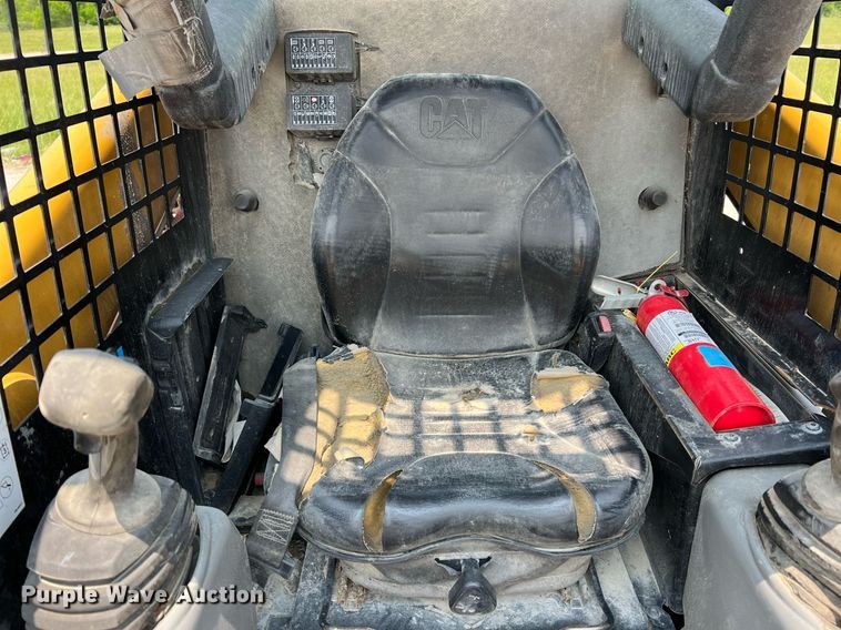 image for item II9018 2013 Caterpillar 236B3  skid steer loader