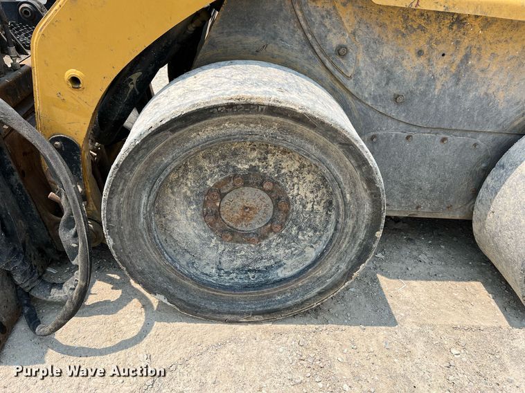 image for item II9018 2013 Caterpillar 236B3  skid steer loader