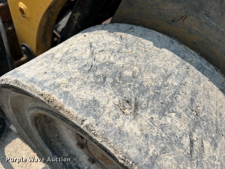 image for item II9018 2013 Caterpillar 236B3  skid steer loader